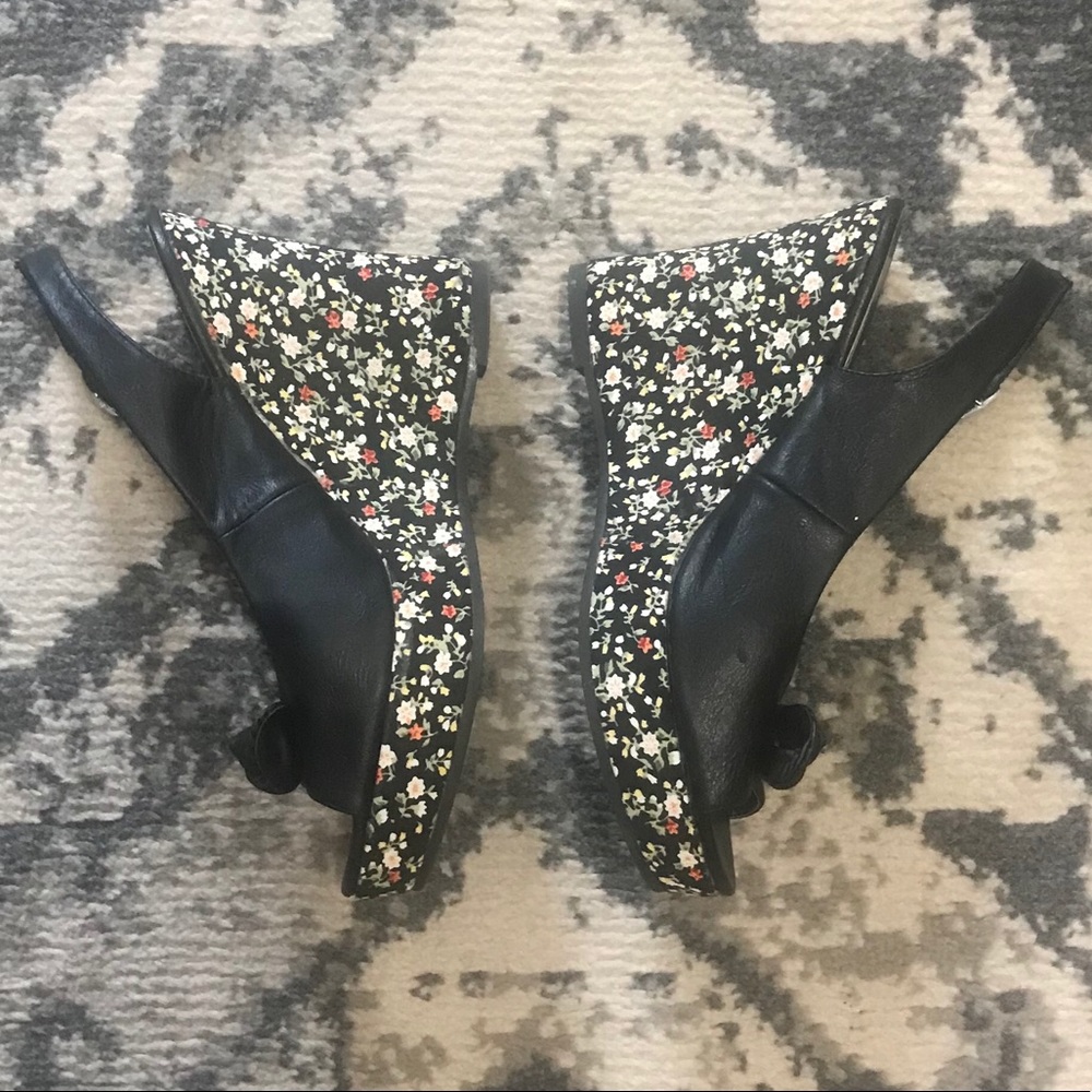 MADDEN GIRL wedge Sandals w/ bow pleather